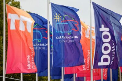 Foto_CARAVAN_und_boot_Flaggen